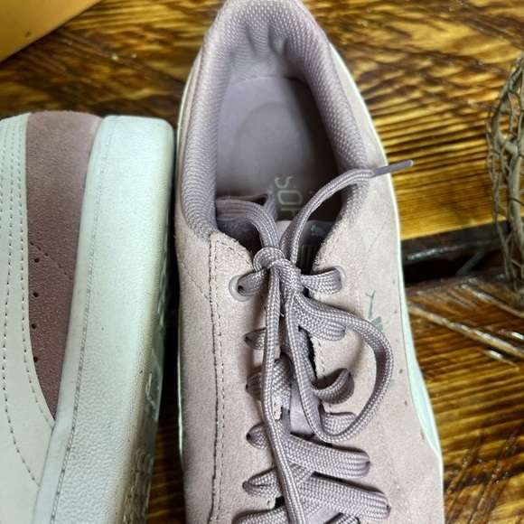 PUMA Ladies Vikky Suede Athletic Sneakers Shoes - Picture 6 of 10